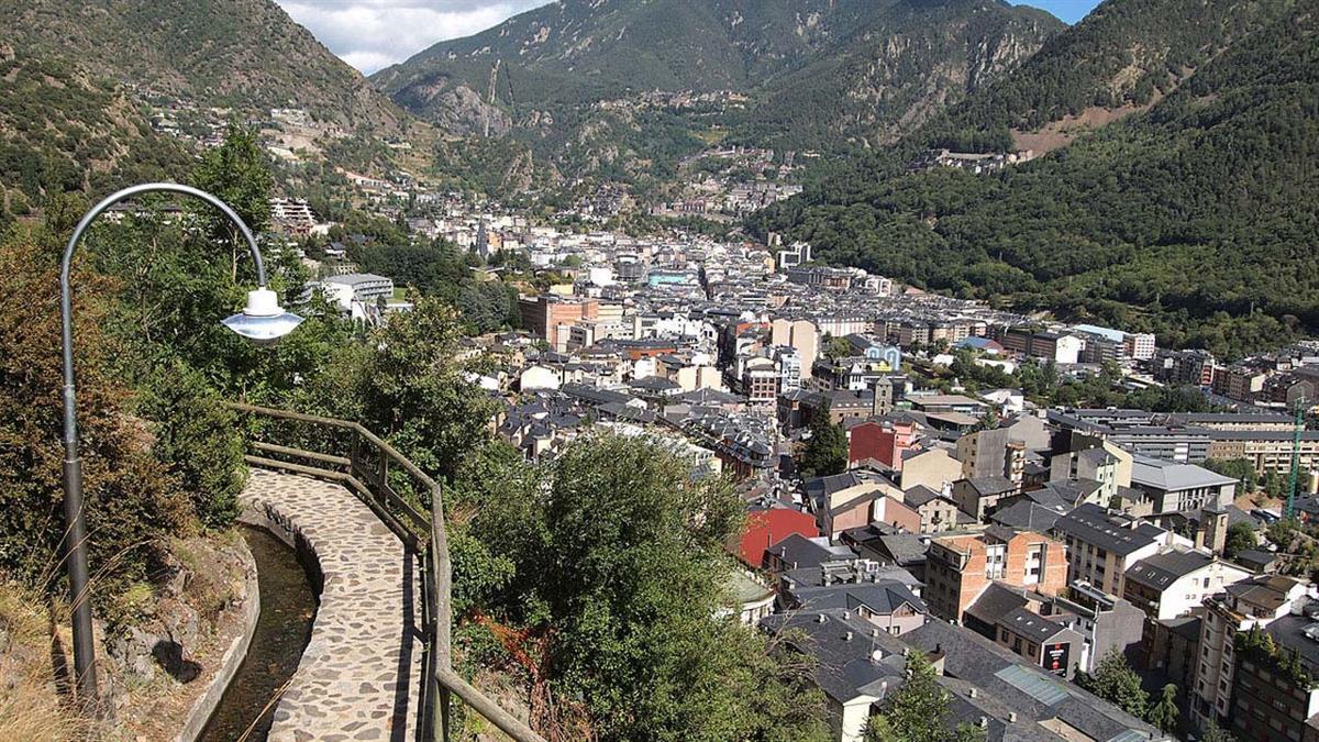 Obtener la residencia fiscal en Andorra puede ofrecer numerosos beneficios, desde impuestos bajos hasta una excelente calidad de vida