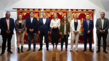 La alcaldesa se ha reunido con otros compañeros de partido para 