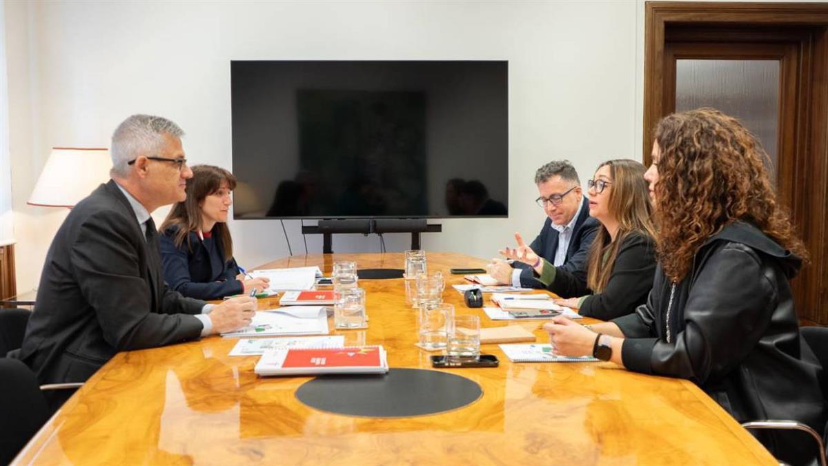 La alcaldesa se ha reunido con el secretario de Estado de Vivienda