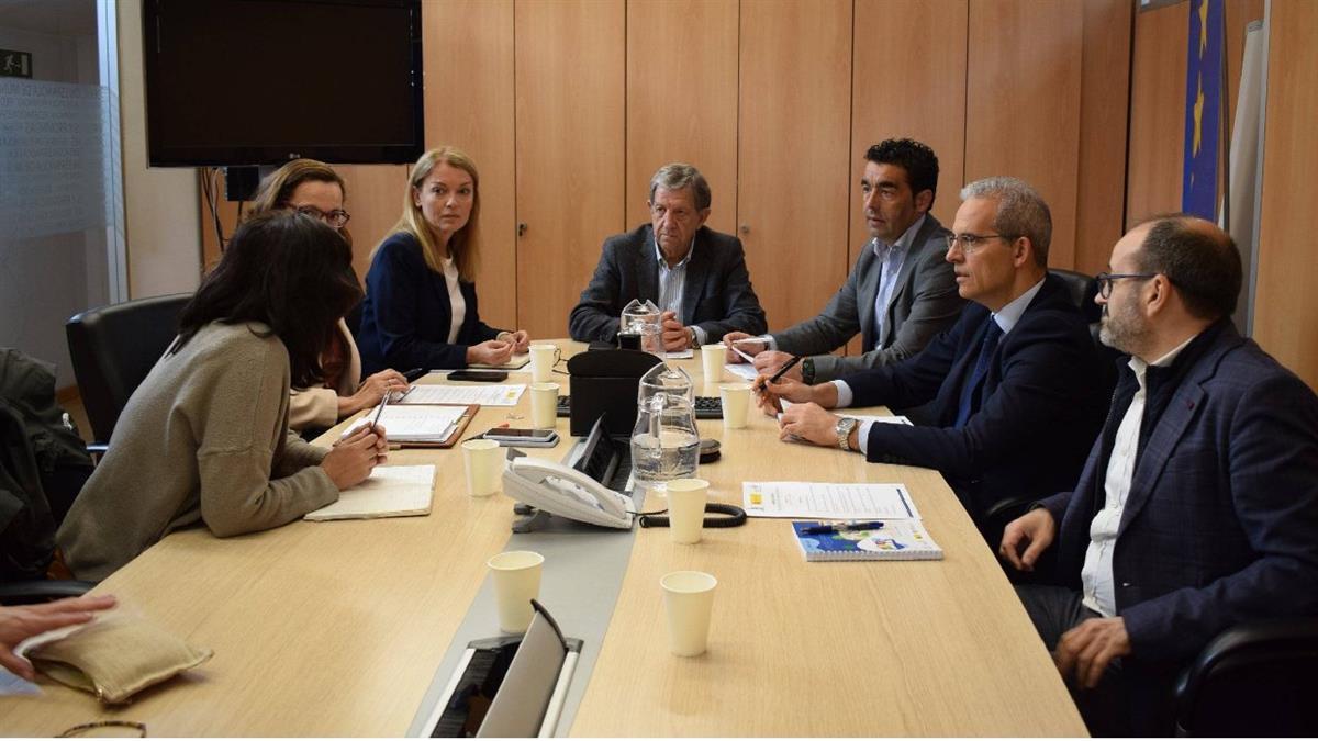 Luis Partida, el alcalde de Villanueva de la Cañada ha presidido la reunión