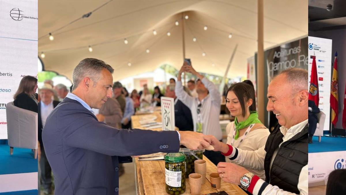 El consejero Novillo ha inaugurado hoy en el Hipódromo de la Zarzuela dos ferias dedicadas al entorno natural y las actividades tradicionales
