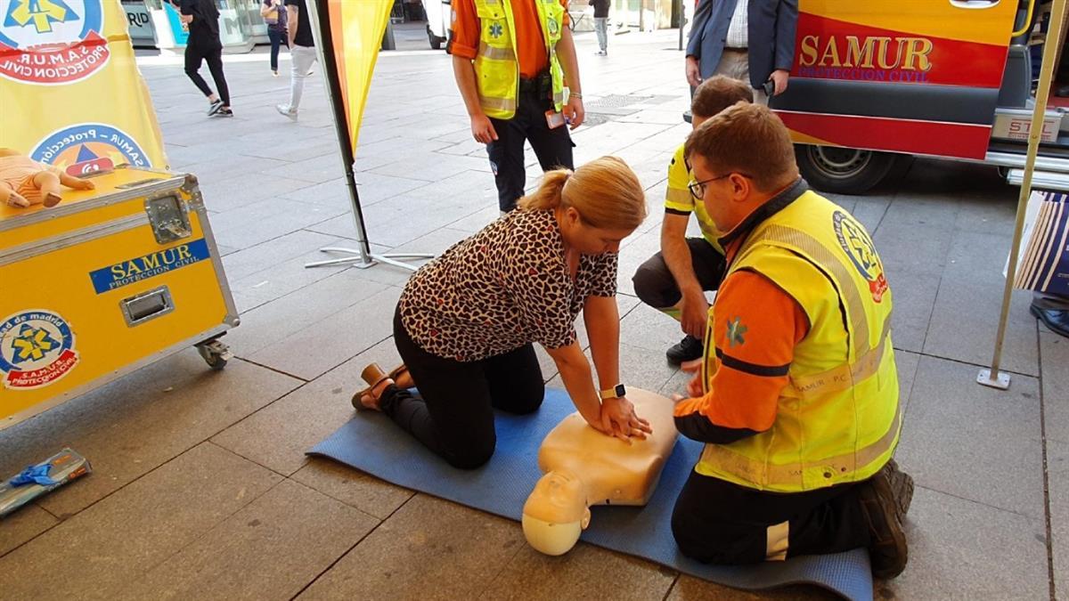 Profesionales y voluntarios estarán en Plaza de Callao enseñando técnicas de reanimación