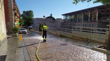 El municipio refuerza los servicios de limpieza del municipio con la llegada del verano