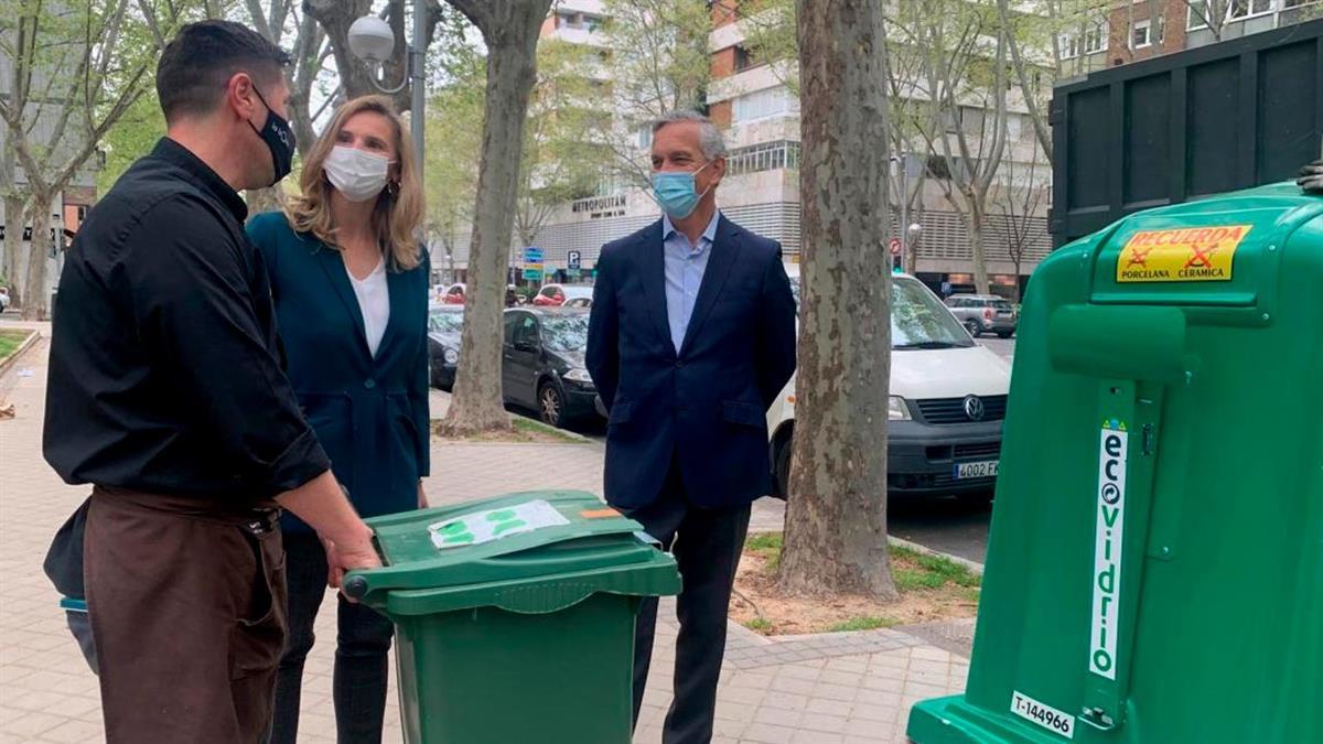 Cada madrileño recicló en 2021 el equivalente a 18 kilos o 62 envases, un 6,5% más que 2019