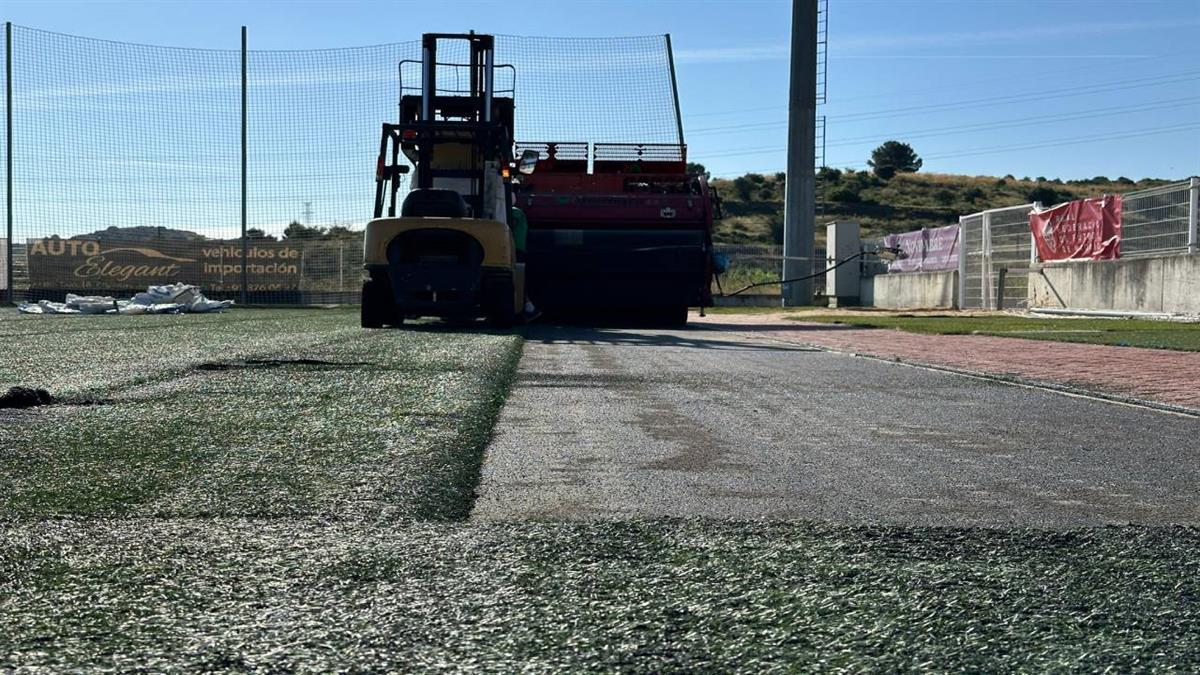 Esta instalación municipal no había visto renovado su terreno de juego desde su construcción en el año 2009