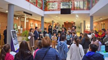 Niños y niñas de 3º y 5º de primaria participaron en el acto de apertura