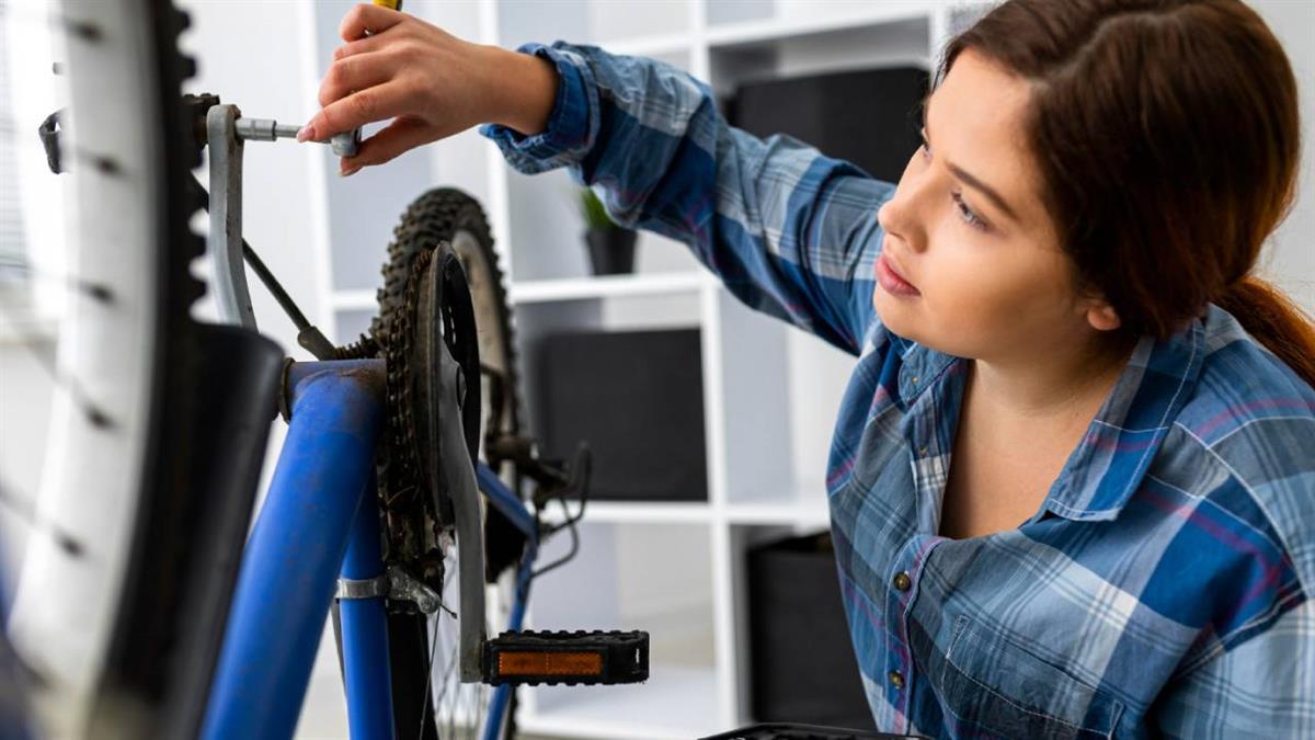 Formación práctica para solucionar reparaciones en la bicicleta o en el coche