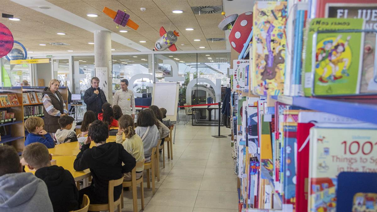 Manualidades, arte, ciencia y emociones ofrecen una alternativa de ocio educativo para las vacaciones escolares