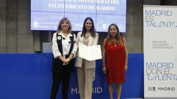 La delegada de Economía, Innovación y Hacienda, Engracia Hidalgo, ha otorgado las certificaciones en un acto celebrado en la Casa de la Villa
