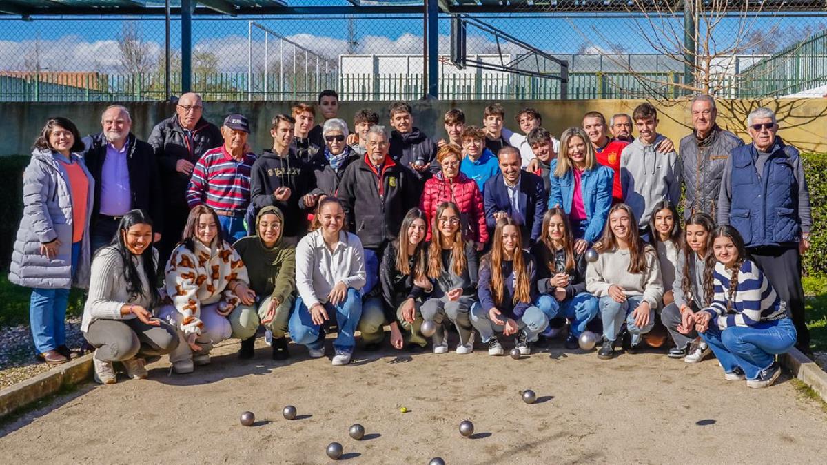 Torrejón de Ardoz ha acogido el primer Encuentro Intergeneracional de Petanca 