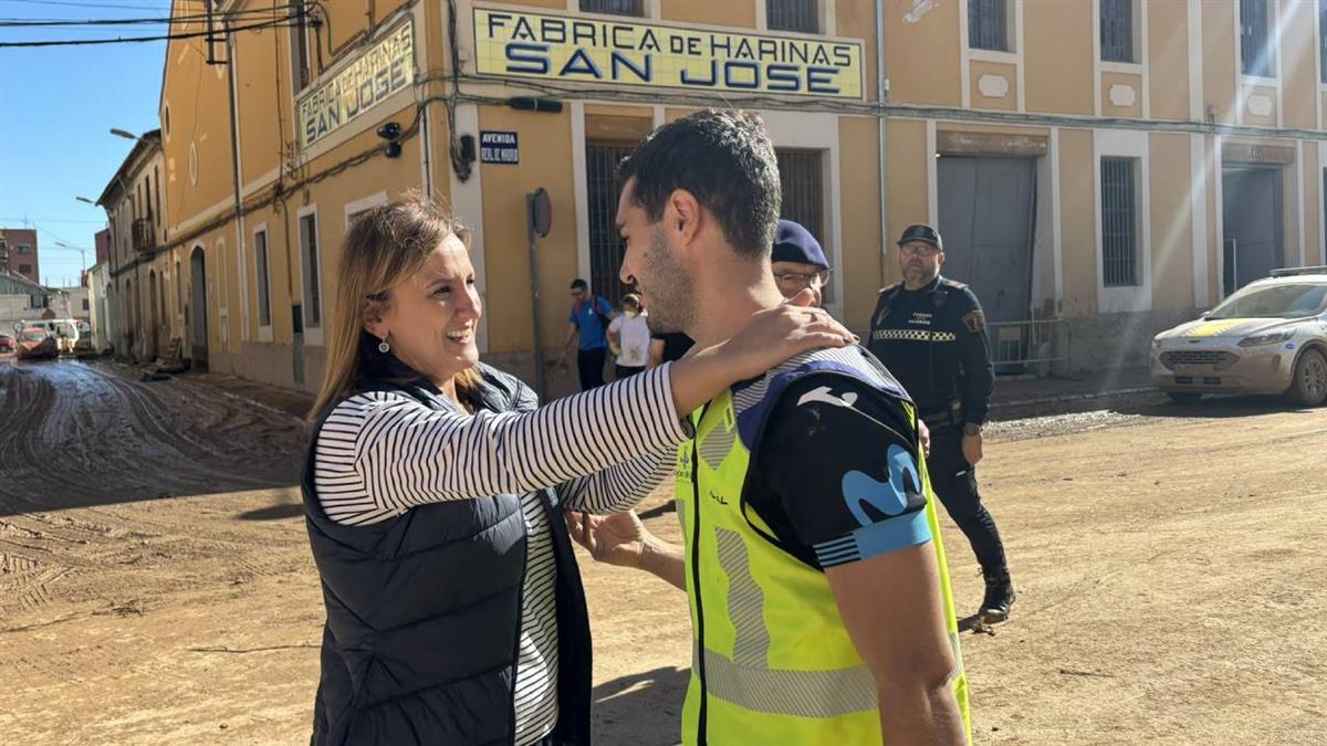 El alcalde se trasladó hasta la zona para ayudar a los afectados por la DANA 