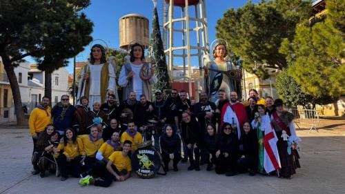 La Comparsa de Gigantes y Cabezudos de Torrejón desfiló por las calles de Catarroja y Massanassa