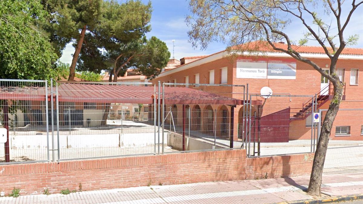 Uno de los centros que ha comunicado que su normativa no cambiará, pese a la decisión de Ayuso, ha sido el CEIP Hermanos Torá