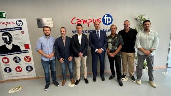 El consejero de Digitalización Miguel López-Valverde ha visitado las instalaciones de Campus FP en Humanes de Madrid