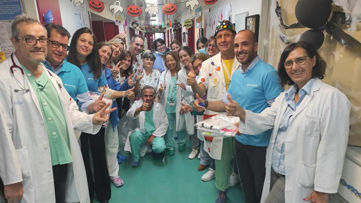 Los voluntarios de la Fundación Theodora compartieron la mañana con los niños ingresados de Pediatría y Neonatos