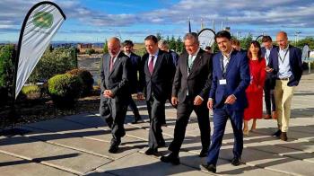 El alcalde, Ramón Jurado, ha recibido al ministro de Agricultura, Pesca y Alimentación, Luis Planas Puchades