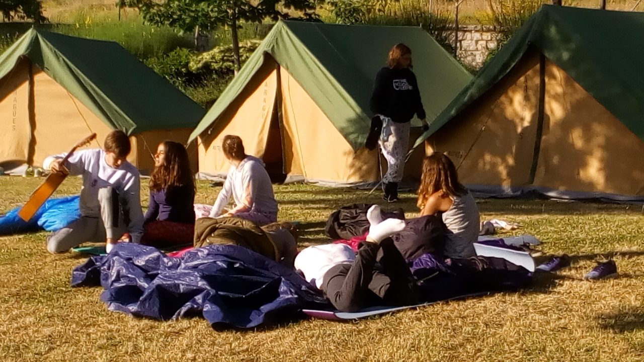 Un campo de voluntariado, una expedición juvenil y un campamento de  surf para chicos de 13 a 17 años que se celebrarán en el mes de julio